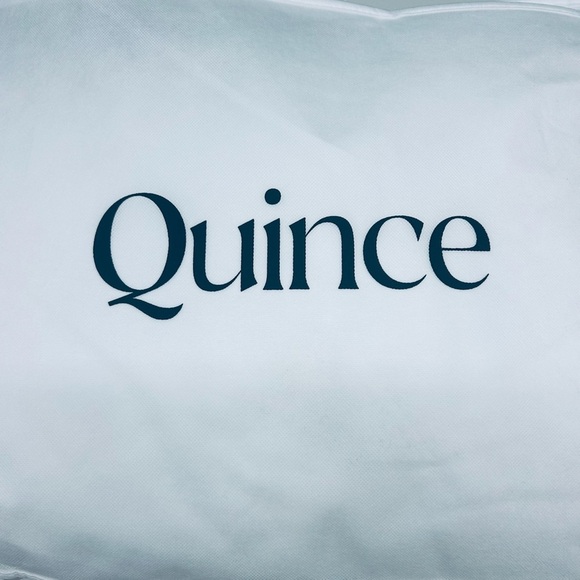 NWOT QUINCE Premium Down Alternative Pillow Soft Standard 4028 - Picture 7 of 11